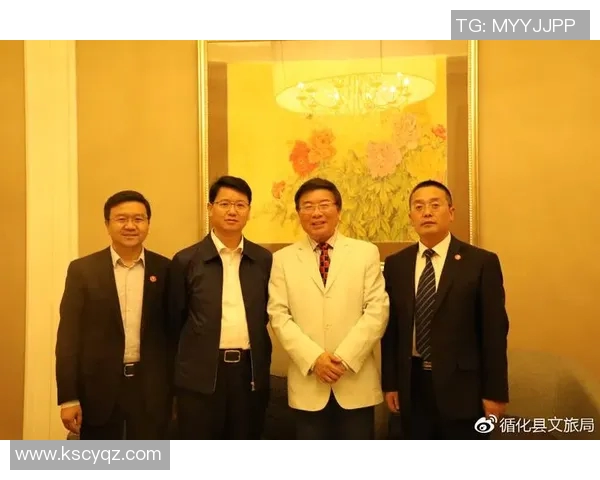 足球明星与中国福娃同框合影展现体育与文化的完美融合