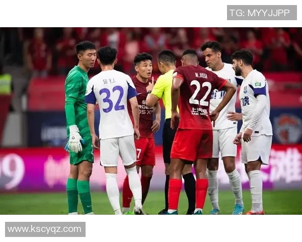 真男人足球明星受伤瞬间曝光引发球迷热议与关注