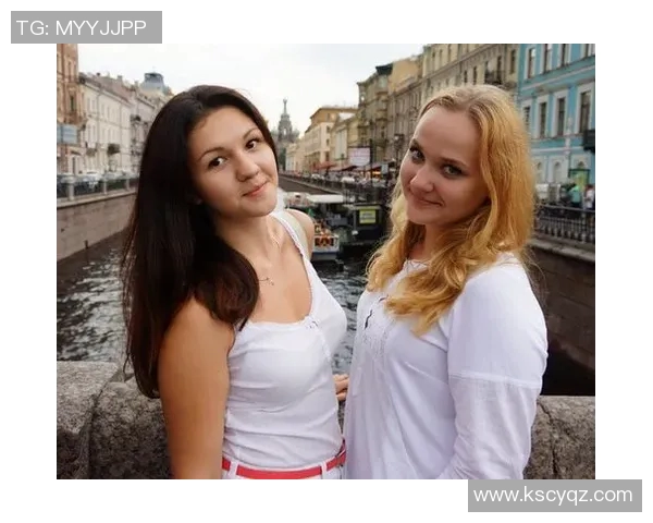 俄罗斯美女与足球明星的浪漫邂逅揭示了运动与魅力的完美结合